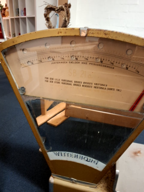 Købmandsvægt med  2 skåle